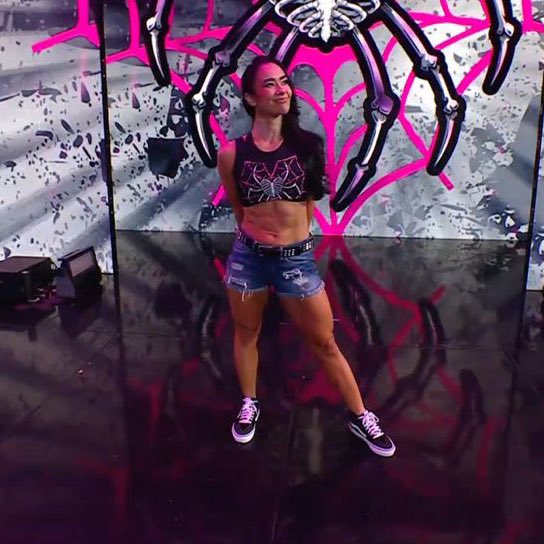 they’re back ❤️🕸️
#SmackDown