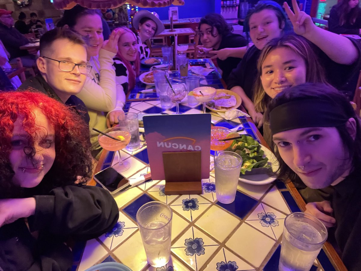 newenglandsbwu's tweet photo. The work never stops! 😤
After long days at Starbucks, #baristas from 3 #unionized stores in NH got together to make plans for holding mngmt accountable for recent injustices over apps! Cause even though it’s serious, union work can also be fun and include snacks! 
#tobeapartner https://t.co/kisg6PGvf4