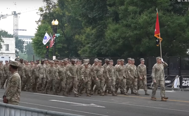 やっぱり軍事パレードって見るなら共産圏の方が面白いよなぁ（開催理由はこの際置いておいて）

アメリカのは･･･練り歩いていただけだったもんなぁ。
西側で見ていて面白いのは日本とフランスかな。
