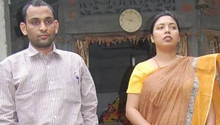 लव जेहाद में फंसी विधायक रूमी नेत्री की हालत

आज आपको असम की विधायक रूमी नाथ की कहानी बताते हैं साथ ही ये भी समझने की कोशिश कीजियेगा की जिस भी हिन्दू परिवार में मुसलमान बैठने लगेगा उस परिवार की महिलाओं का हश्र यही होता है।

असम में एक बड़े प्रतिष्ठित डॉक्टर थे राकेश कुमार सिंह