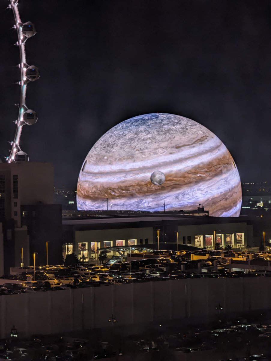 prateek3063's tweet photo. The Sphere in Vegas is an 21st Century marvel, a mix of technology and architectural brilliance. The below shot is from my hotel room, it literally looks like Jupiter has landed on Earth. 🤯😱🫡
#Vegas #LasVegas #sphere #Nevada https://t.co/Dej6xbGgz1