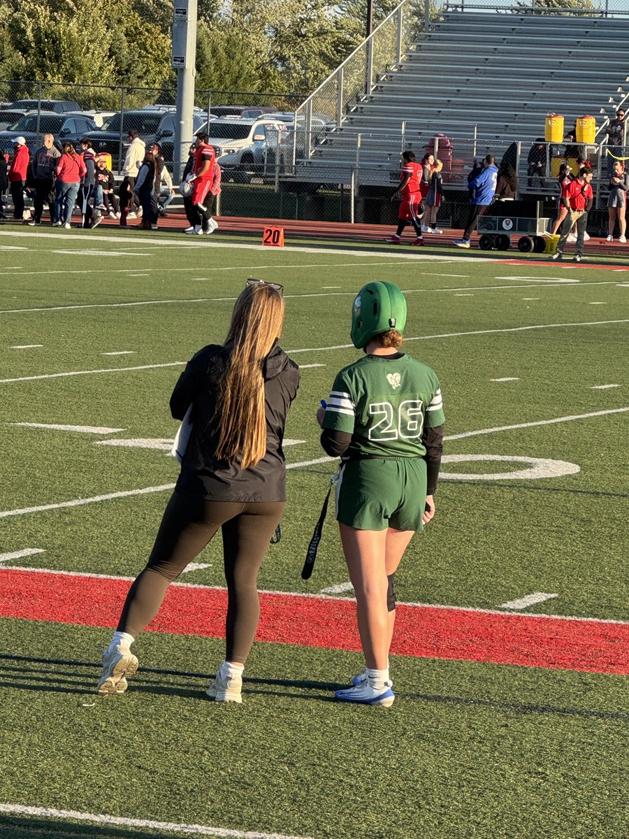 hubbardbradford's tweet image. So proud of Calla! This week she’s played 2 games as QB1, had 2 great rushes, threw some great passes, scored the season’s 1st TD, threw a conversion, was elected captain by her teammates, and has stayed so positive as her &amp;amp; the team grow together. #HubbardSisters #makeitmatter