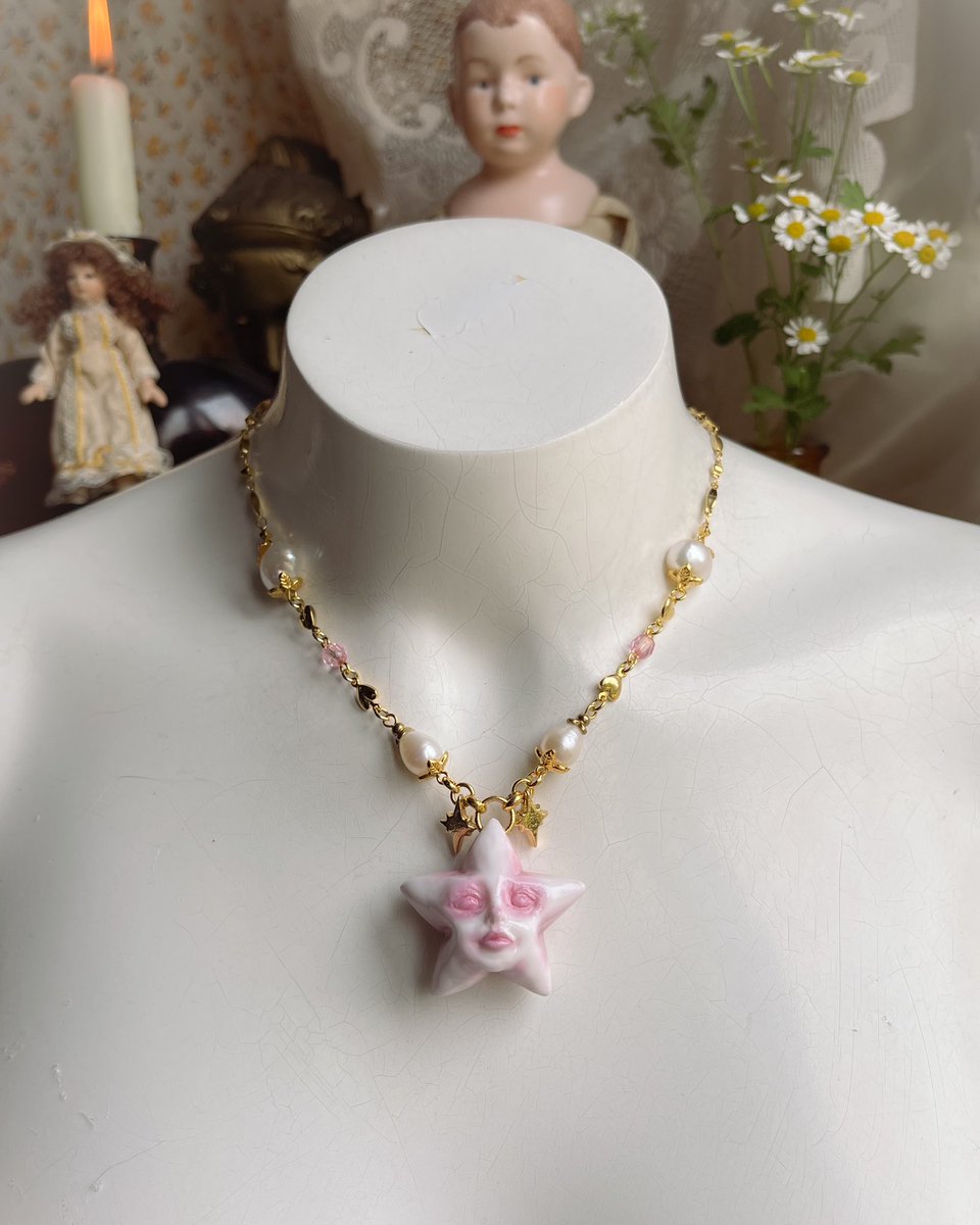 bug girl tweet media