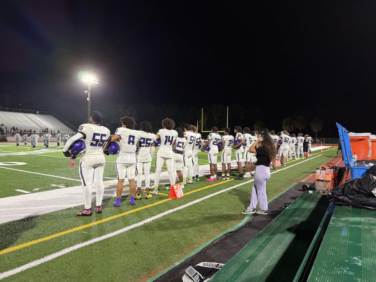 At the half…

PANTHERS 14 - GREENWAVE O