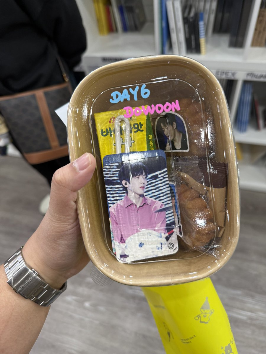 Planinnnnx's tweet photo. Day6 10 years anniversary, Dowoon’s birthday café in Melbourne. Thanks to @day6anz  #데이식스 https://t.co/x8owiHKtMJ