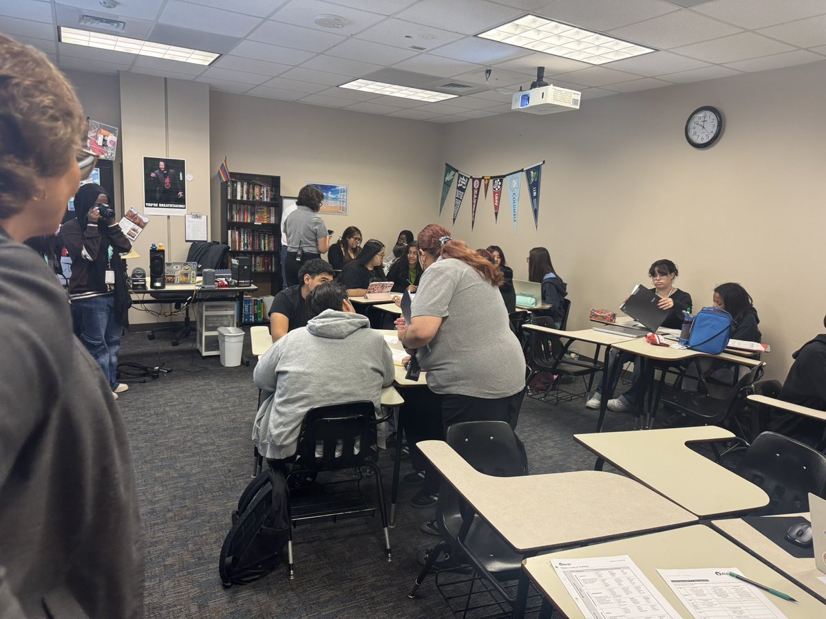 SpringISD_AdvAc's tweet image. It’s pretty awesome when AVID’s CEO stops by to see what’s going on at Spring Early College Academy. @SpringISD @TraWalker3