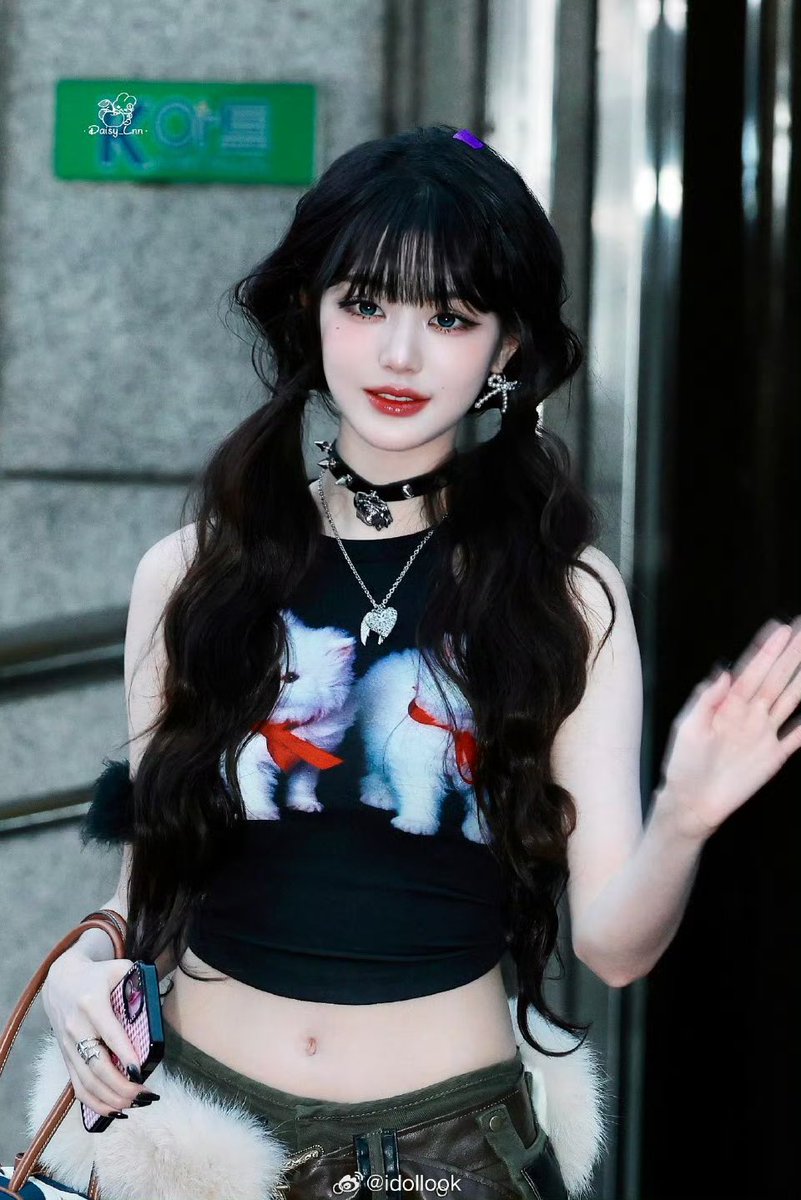 我们元英现在真的美得超级完美……
美神降临属于是！！
就是要这种健康的身材！！
