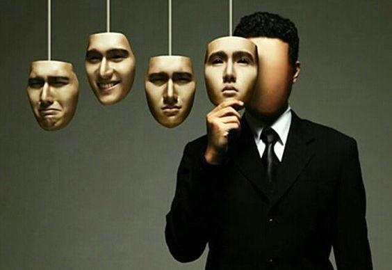 ْنقاب آشنا بستند کز بیگانگان رستیم
چو بازی ختم شد بیگانه دیدیم آشنایان را
#شهریار