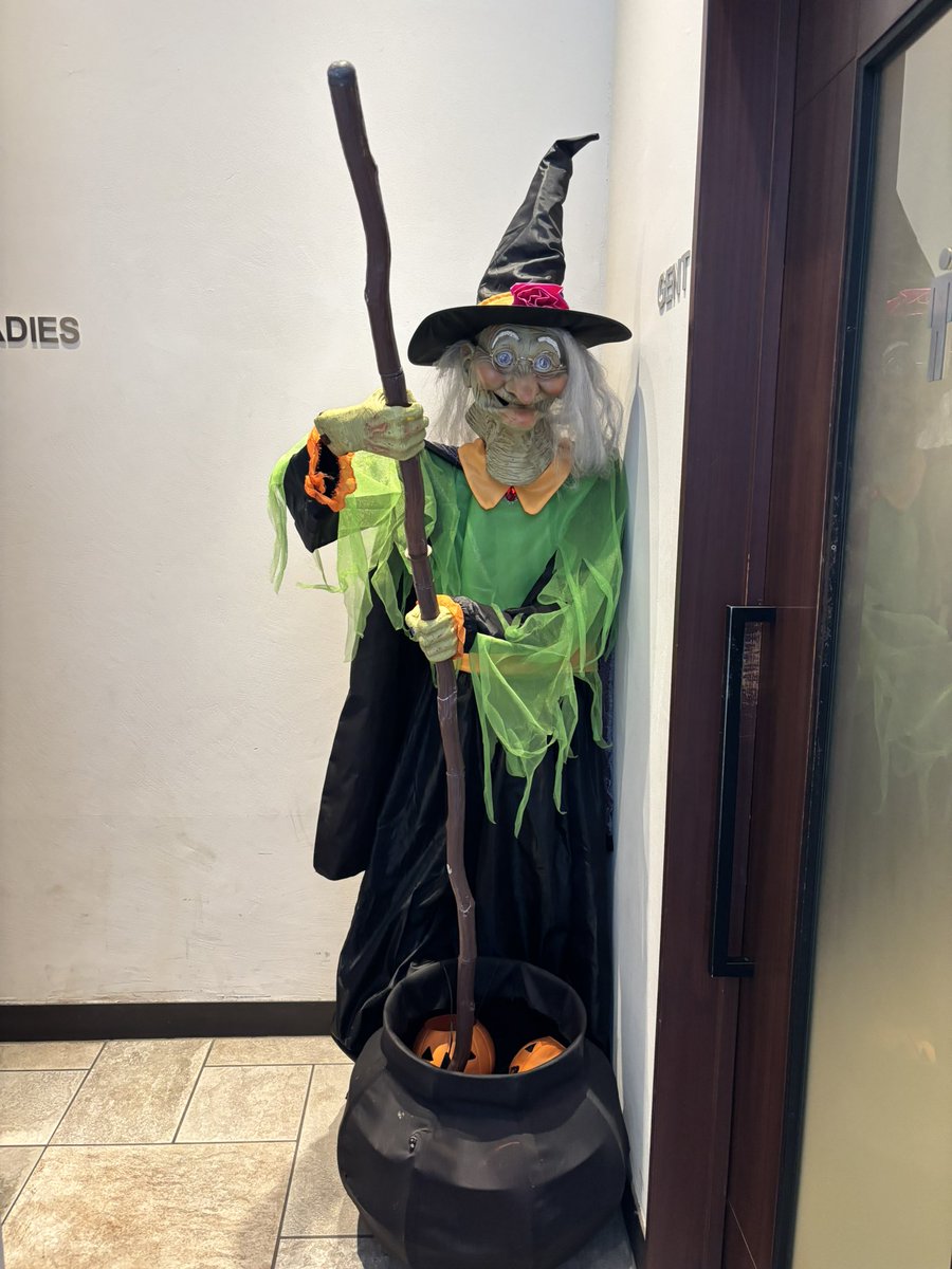 InekoDADA's tweet photo. pier01でランチしています
このあと練習です
pier01はハロウィン🎃で、ドッキリしちゃいます

#teamDADAKO #pier01 #ケーズハーバー　#千葉みなと https://t.co/Rpk1sf2ikM