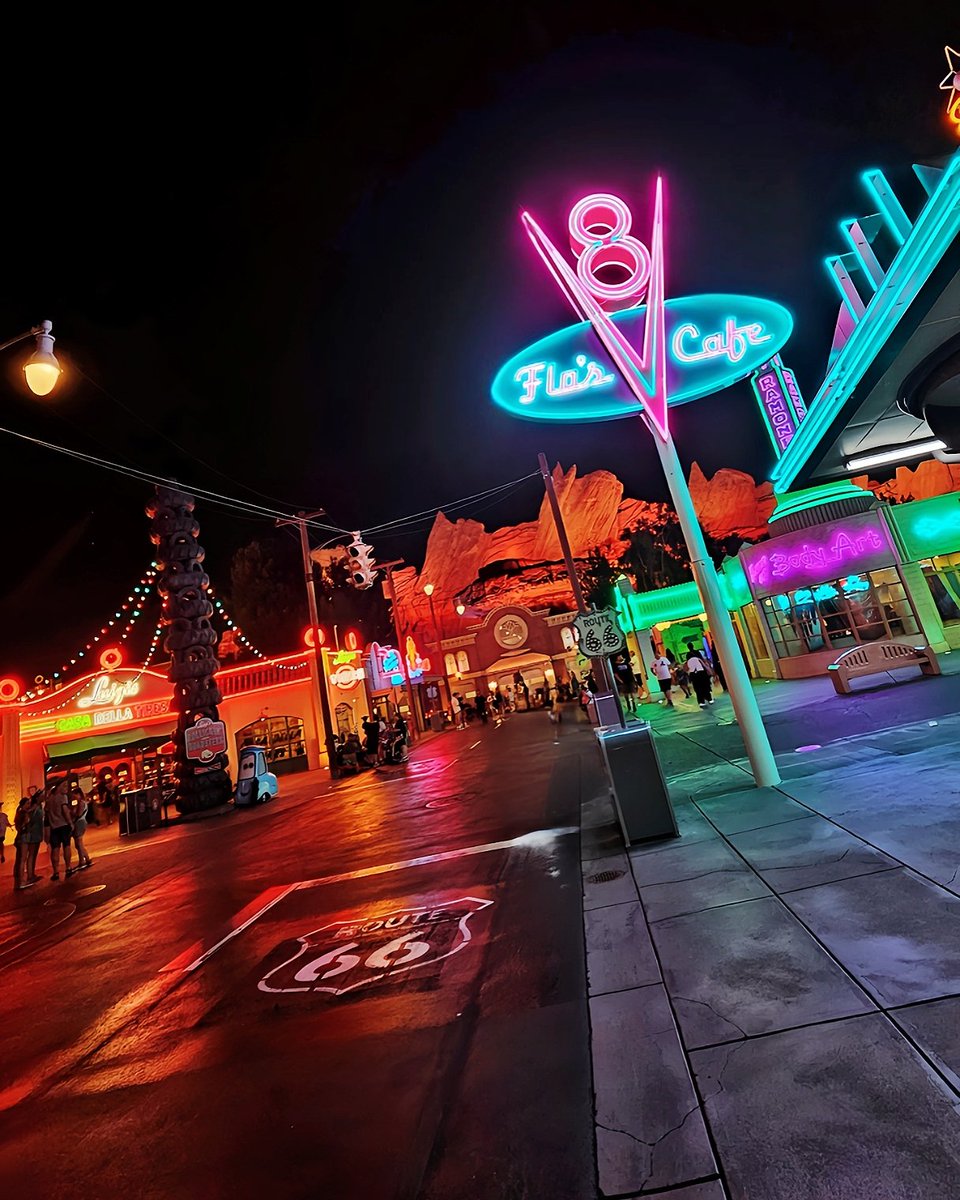 Disn3yDude's tweet image. Of course I'm celebrating Lightning McQueen Day (9/5) KACHOW! ⚡ Photos with my favorite racecar are from my trip to Disneyland last month. 🚘 #LightningMcQueen #kachow