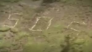 1989年。旭岳SOS木文字事件。
遭難者の救助に行ったヘリが木で作ったSOSの文字を発見。その近くで遭難者を救助も、そんな文字は知らないと言う。