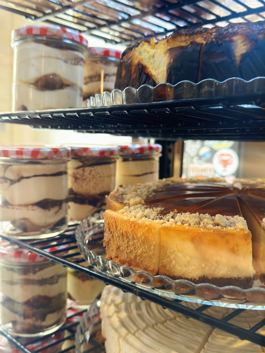 ✨🧁人生で一番美味しいチーズケーキ食べた

濃厚だけど重すぎなくてパイ部分はサクサク
食べた瞬間、宙に浮くほど幸せ。
ケーキに合うコーヒーを店員さんが
「今の気分は☺️？」と丁寧に聞いてくれる

世界トップレベルの味と接客🏆