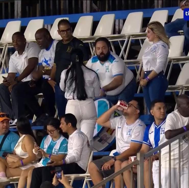 MemesLigaN's tweet photo. Como íbamos a ganar si teníamos a la sal en vivo… https://t.co/mSD8QoiRud