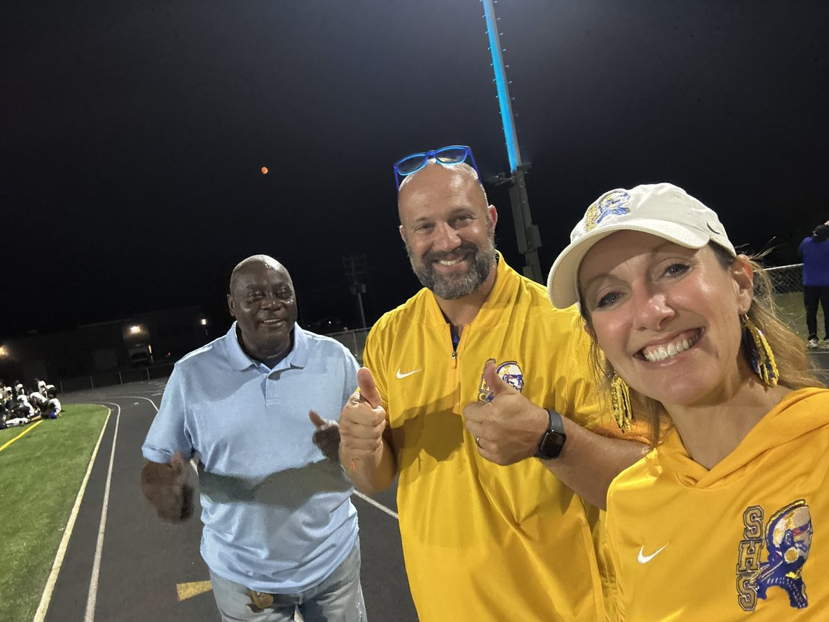 A great night watching my <a href="/SHSIndiansFB/">Stafford Indians Football</a>  boys get a W! Have I mentioned lately that I have the BEST job!? ❤️➡️🔵🟡 

<a href="/SHSIndianNation/">SHSIndians Athletics</a>