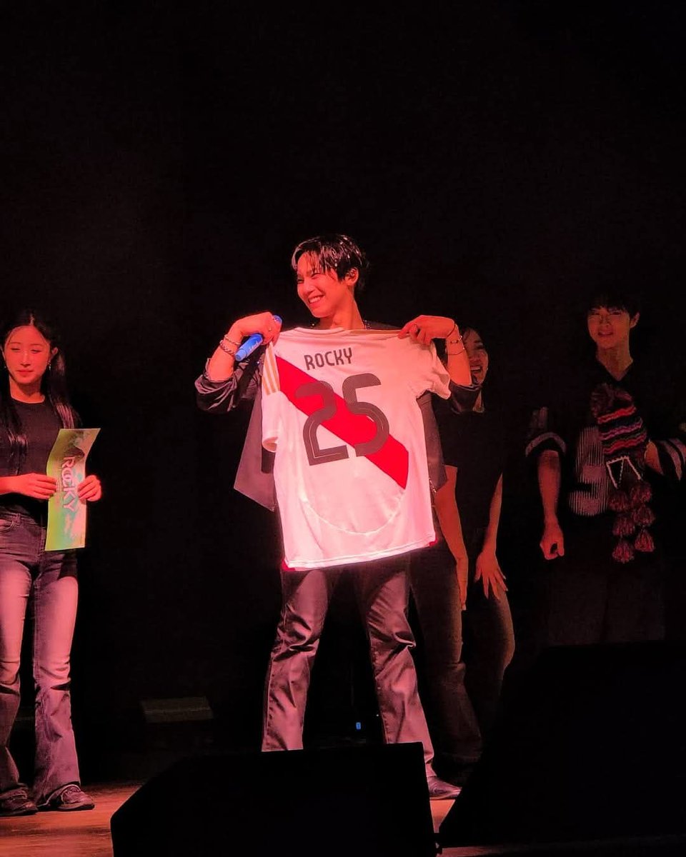 yaeliwoo's tweet photo. 𝟶𝟺.𝟶𝟿.𝟸𝟻

Sin duda, el mejor día de mi vida como fan. Gracias por este increíble concierto Rocky. Eres todo un artista, tan único y con un corazón hermoso. Hamo Perú nunca olvidará este día. Te amamos por siempre ❤✨
@p_rockyent @wonijin_ent

#ROCKY #HAMO #PERU https://t.co/68PBHFNY3i