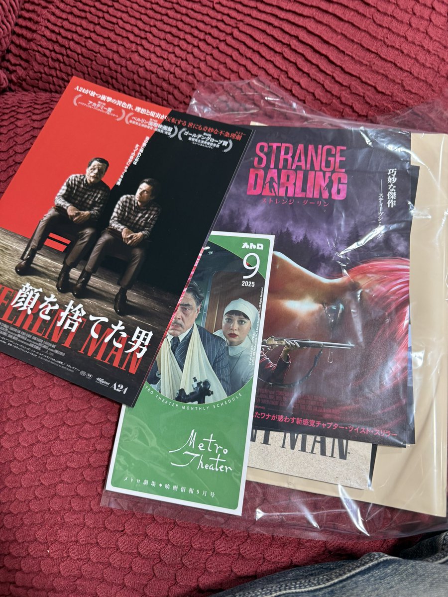 ワンパークフェスティバルを一旦出て、
映画館で休憩
福井メトロ劇場にて
ストレンジ ダーリン
を観る。
楽しみにしていた作品ざます。
ストレンジダーリン、顔を捨てた男、のパンフレットも購入

上映終わったら、ダッシュでワンパにインしてチャランポランタン