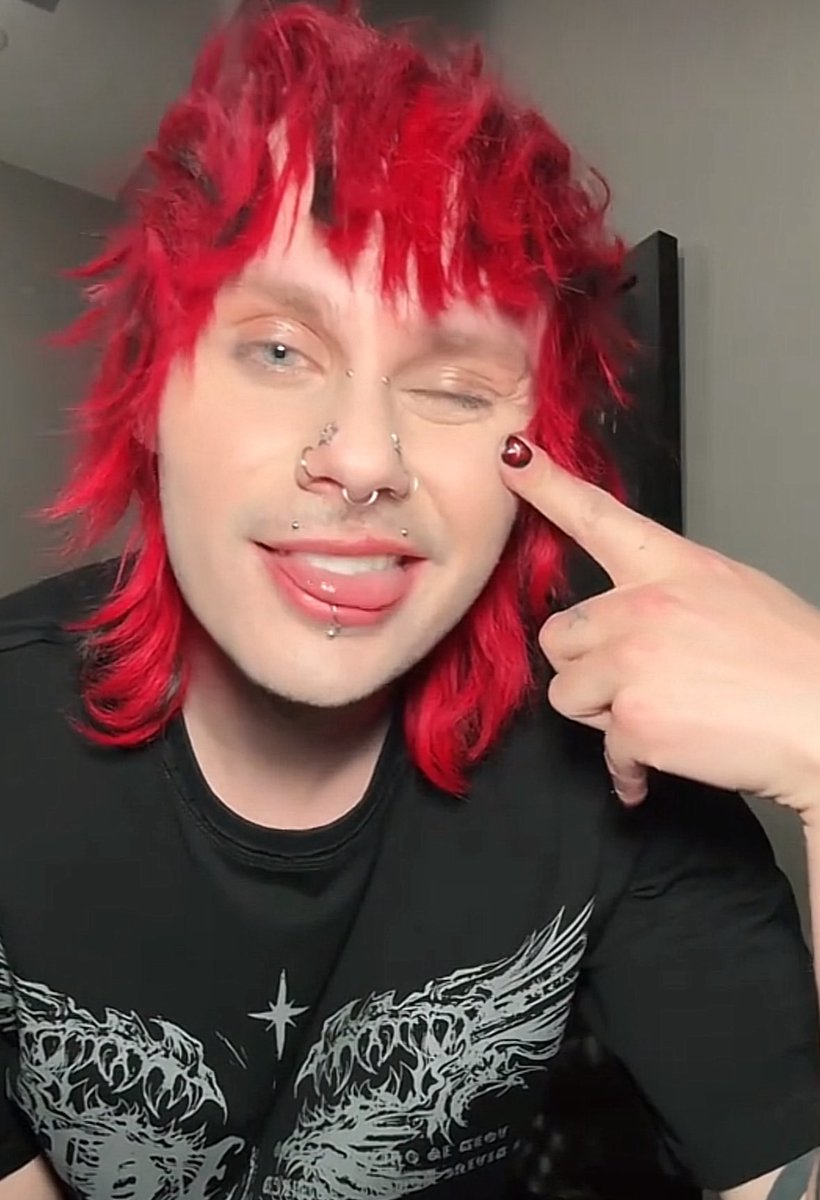 REALSUPERVlOLET's tweet image. WELCOME BACK 2014 MICHAEL CLIFFORD