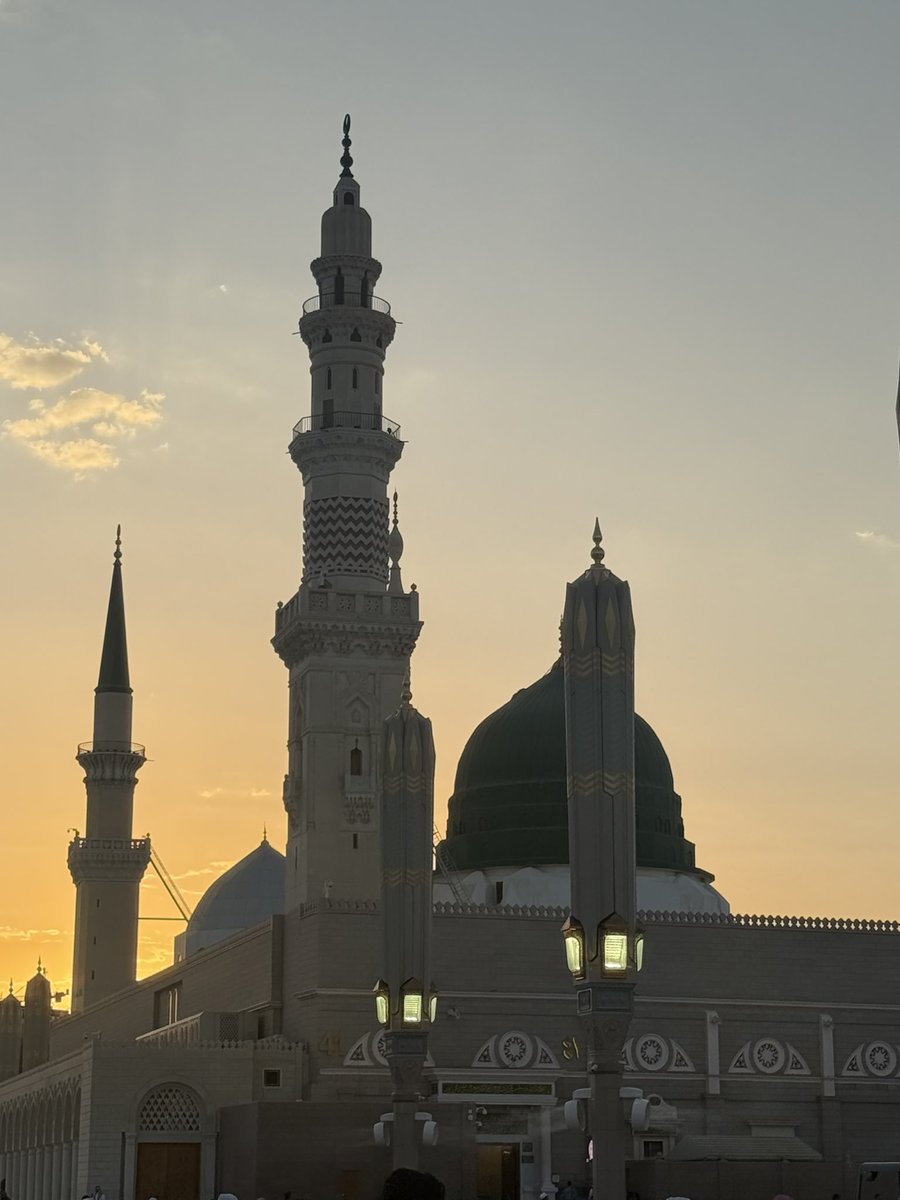 فتح باب نبوت پے بے حد دُرُود 

خاتمے دور رسالت پے لکھوں سلام