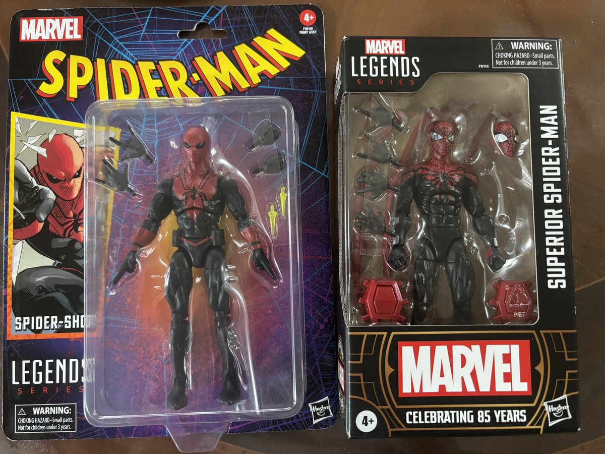 7Vader11's tweet photo. 超可動なスーペリアスパイダーマン作ろうと勢いで買ったけども、難しいかも…
#マーベルレジェンド　#MarvelLegends https://t.co/9QT0GdI2Tw
