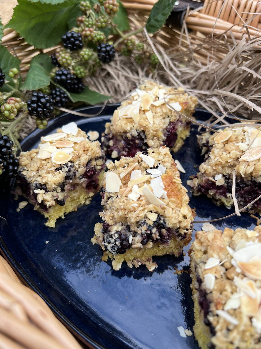 Seasonal foraged blackberries from our hedgerows turned into these delicious blackberry streusel bars enjoyed in garden picnic with friends <a href="/LoveBritishFood/">Love British Food</a> @deliciousmagazine