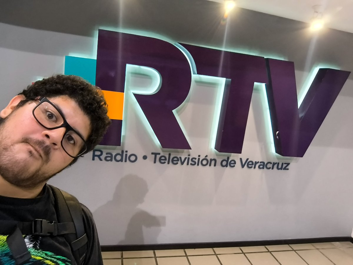 Yo no quiero ser un caster de eSports, quiero ser tu profesional de apuesta segura.

Estudios en Oratoria ✔️
Estudios en doblaje ✔️
Estudios en Locución ✔️
Experiencia de producción ✔️
Licenciatura en comunicación; en progreso, los invito a mi graduación en 2028