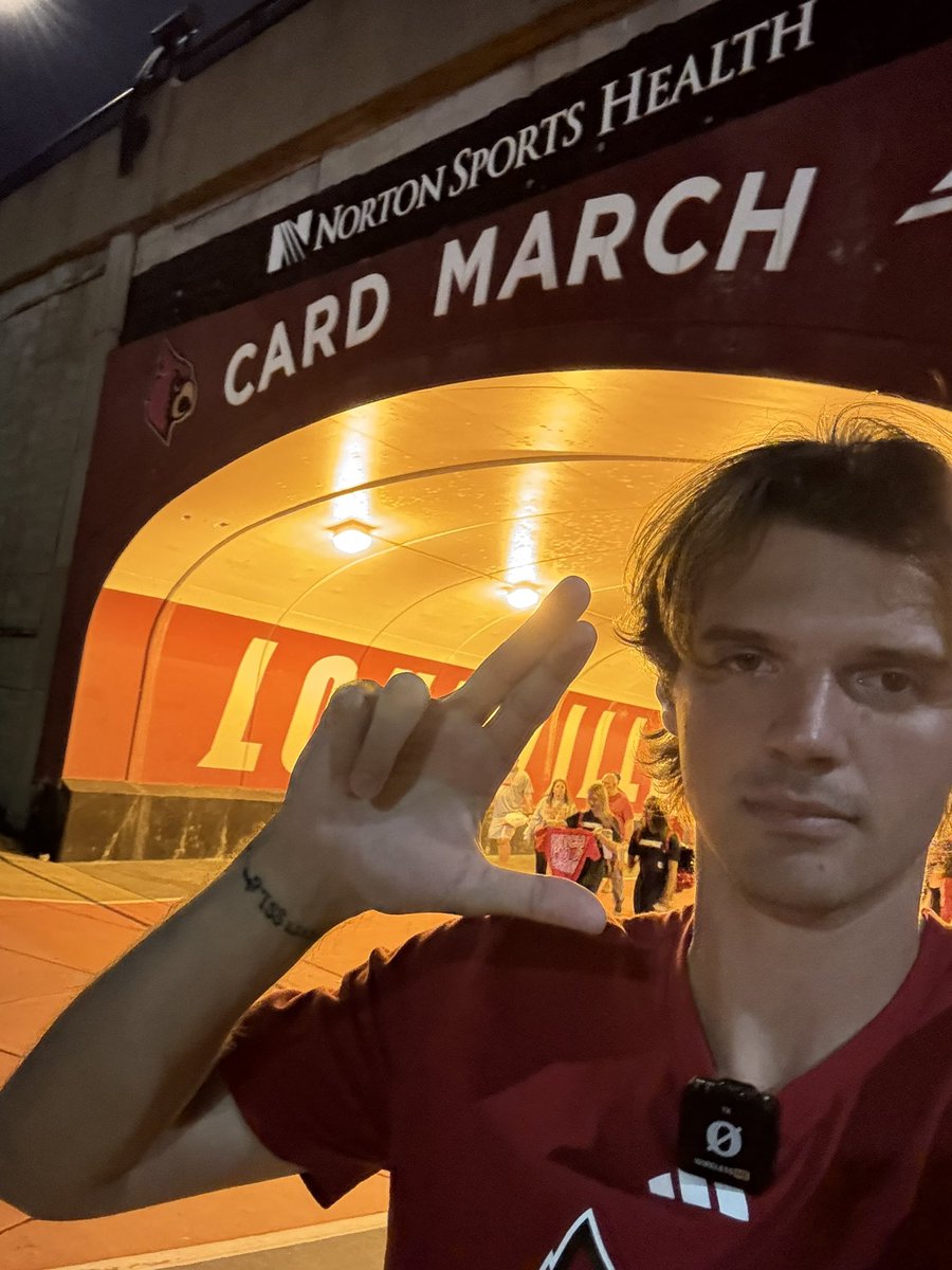 GfedGoCrazy's tweet image. 91 Stadiums. 91 Days.

Taking off as fast as I can to get to the Mizzou tailgate at maybe sleep

Thanks for the hospitality and great clips cards. Can’t wait to drop this Sunday.