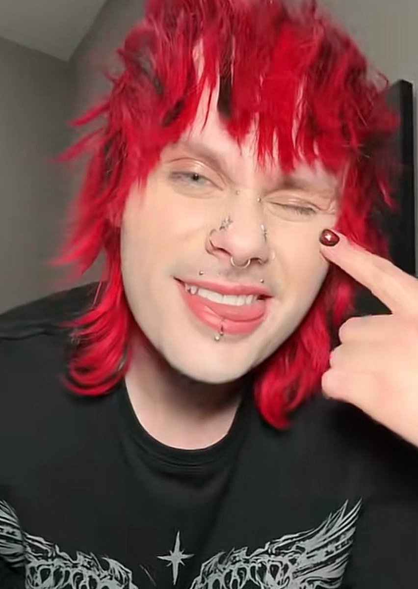 THE5SOSHQ's tweet image. "who are                        "im you but
     you?"                             stronger"