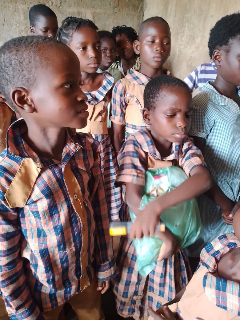 adewolaadekunl1's tweet photo. π The children of Agbala Orphanage dream of learning but lack basic supplies. Weβre raising $500 to provide books, uniforms & school essentials πβοΈ Your gift can turn struggle into hope. Every dollar matters. π
Give here: https://t.co/mesGXxgGal https://t.co/Wb2dqvzLn4