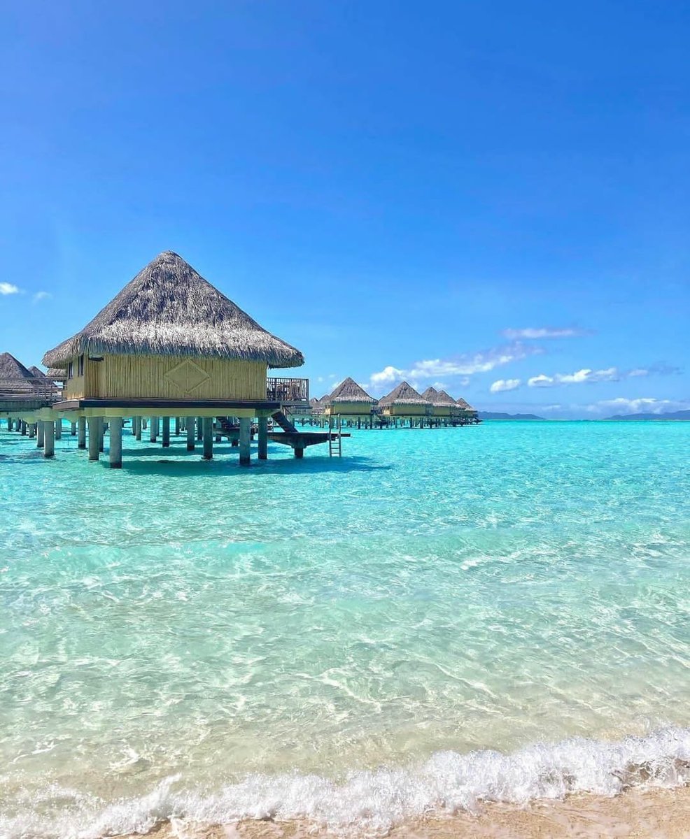 The endless beauty of overwater Bungalows in Bora Bora!