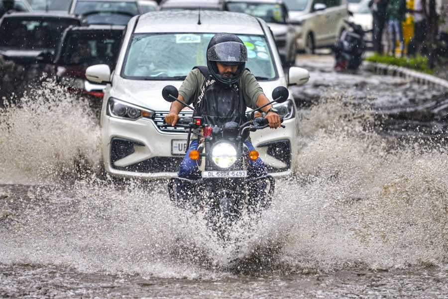 MeteoraWeather's tweet photo. 🚨 Red Warning Issued: Heavy Rainfall Expected Over Gujarat and Rajasthan
https://t.co/6RpuZE9gkc
#WeatherAlert #RedWarning #GujaratRains #RajasthanWeather #MeteoraWeatherService #HeavyRainfall #StaySafe https://t.co/vhzROvNDjt