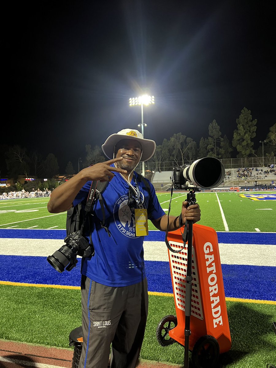 cedjayphotos's tweet image. Good night for some #highschoolfootball in #sandiego (i still rep those @BataviaFootball #dawgs)