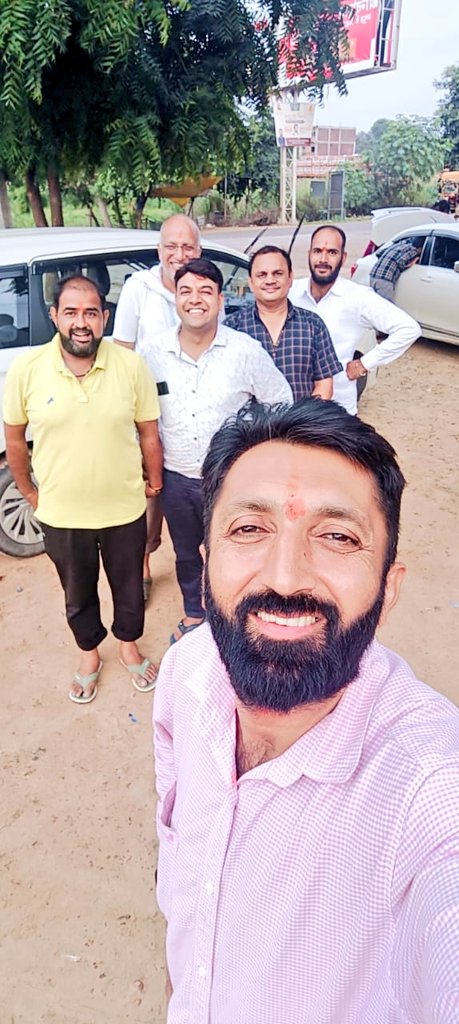 NaveenMongaADR's tweet photo. "यहाँ आकर शब्द खुद-ब-खुद मौन हो जाते हैं, और दिल बातें करने लगता है।" मेरा और मेरे बाबा सालासर बालाजी-खाटू श्याम जी का रिश्ता भी कुछ ऐसा ही है। हर महीने बस हाजिरी लगाने आता हूँ और दिल को एक अनकहा सुकून मिल जाता है। मेरे बाबा, मेरी दुनिया 💖
#MyRefuge #Peace #Surrender #SalasarBalaji #KhatuShyam ❤️
@KANHIYAMITTAL30
@SalasarOfficial @JodhaPujari @Manvendra_Khatu @SKhatudham @pujari_anup