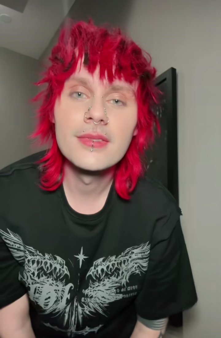 acervmgc's tweet image. red hair 2025 version