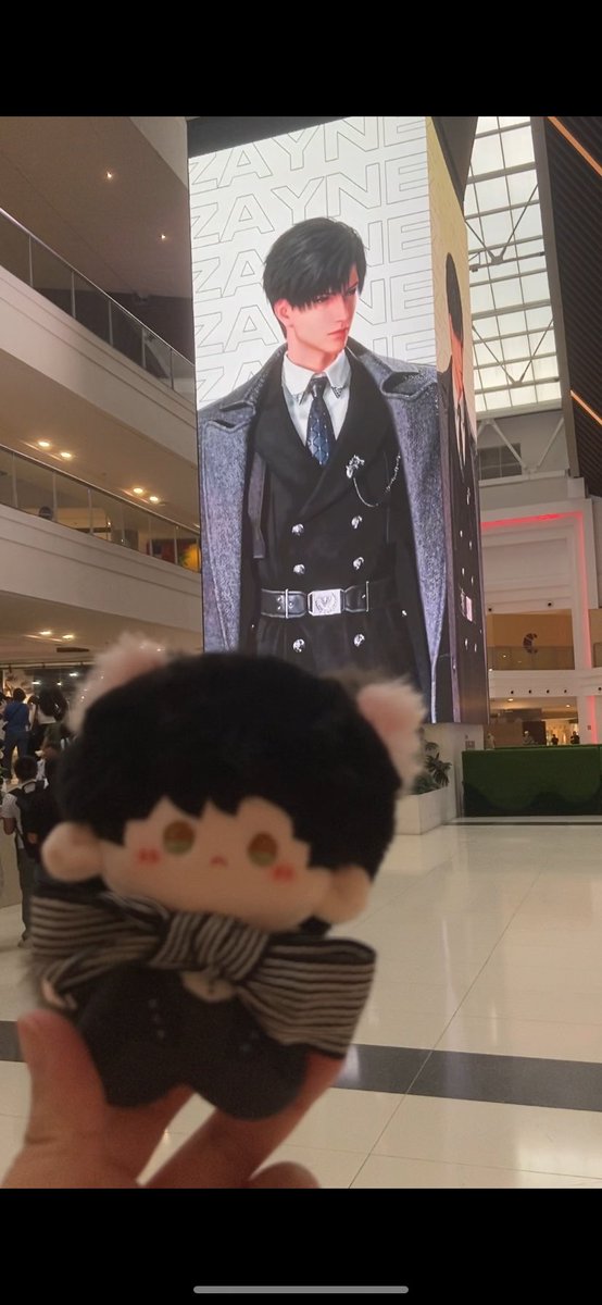 OdsarOroq's tweet photo. Yay so handsome! #Zaynetember6th thank you @Zayne_Macarons for setting this up :) https://t.co/6VHB3u3bhS