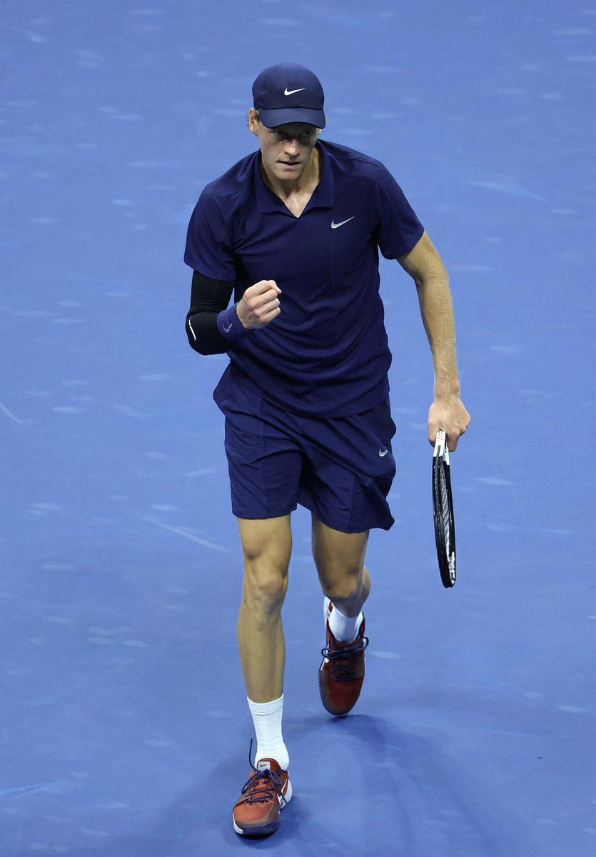 TheTennisLetter's tweet photo. Jannik Sinner becomes the youngest man in the Open Era to reach 5 consecutive Grand Slam finals.

He is only the 4th man to ever do it. 

Roger Federer.
Rafa Nadal. 
Novak Djokovic. 
Jannik Sinner. 

Now THAT is a list. 

🇮🇹🦊 https://t.co/415Stgz4ja