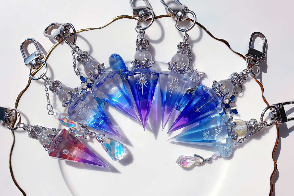 펜듈럼 시리즈의 새로운 디자인이 업데이트 됐어요!
다양한 컬러로 만나보세요! 

펜듈럼 키링
mkt.shopping.naver.com/link/682019226…

발레코어 테마 펜듈럼
mkt.shopping.naver.com/link/68201922b…