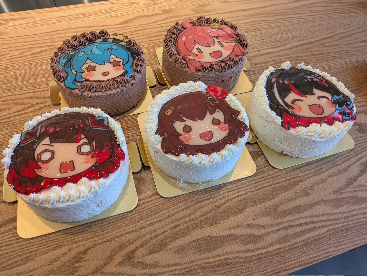 今回は0期生！
ホロ花火あわせならこれしかねぇ！
5人まとめて作れたのはすごく嬉しい
#holoケーキ
#ホロ花火 
#0期生 
#池袋ケーキオフ会