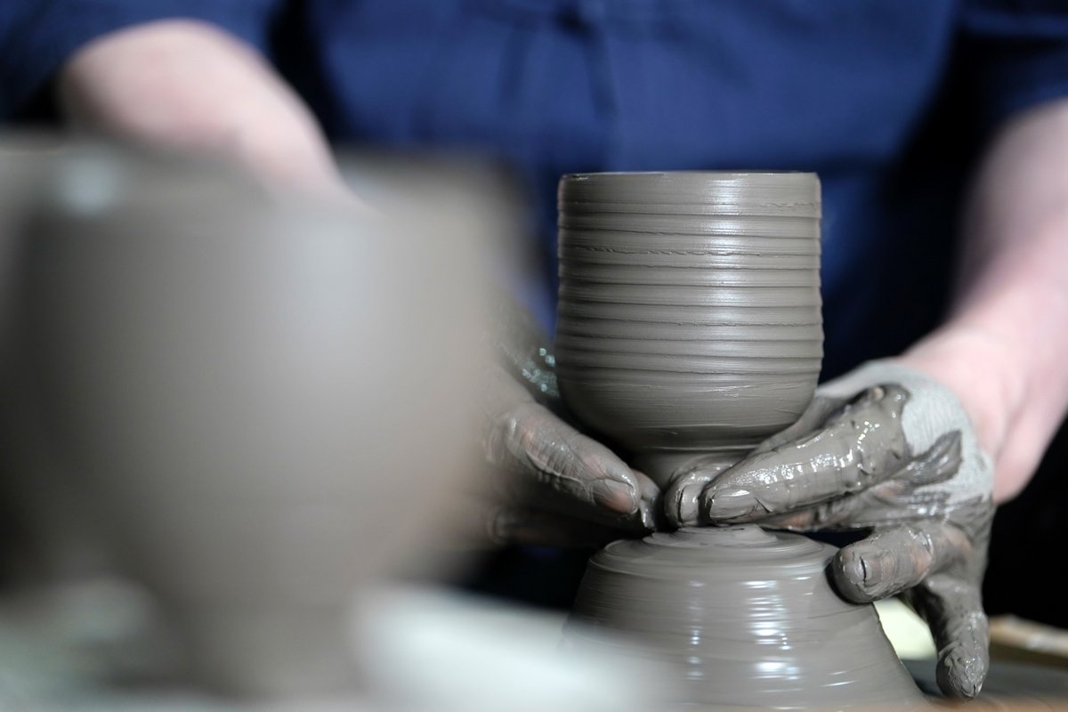 Xing Kiln, famed during the Sui and Tang dynasties, was the cradle of northern white porcelain. Its making technique was inscribed as a national intangible cultural heritage in 2014. Zhang Zhizhong, a key inheritor, is working tirelessly to keep this ancient craft alive through