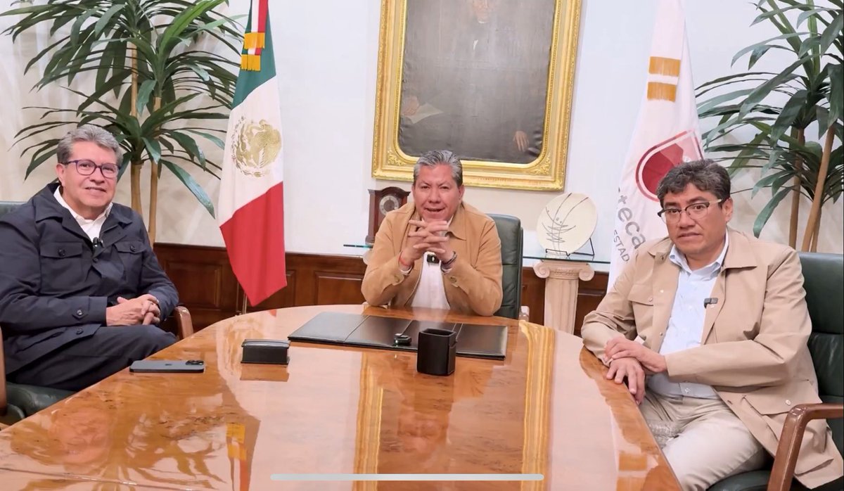 Juan_OrtizMX's tweet image. 🗳️📌 El Diputado Monreal se reunió con el Senador Monreal y con el Gobernador Monreal. 

El motivo de la reunión: confirmar que los Monreal están muy unidos. 

¿Título para la foto?