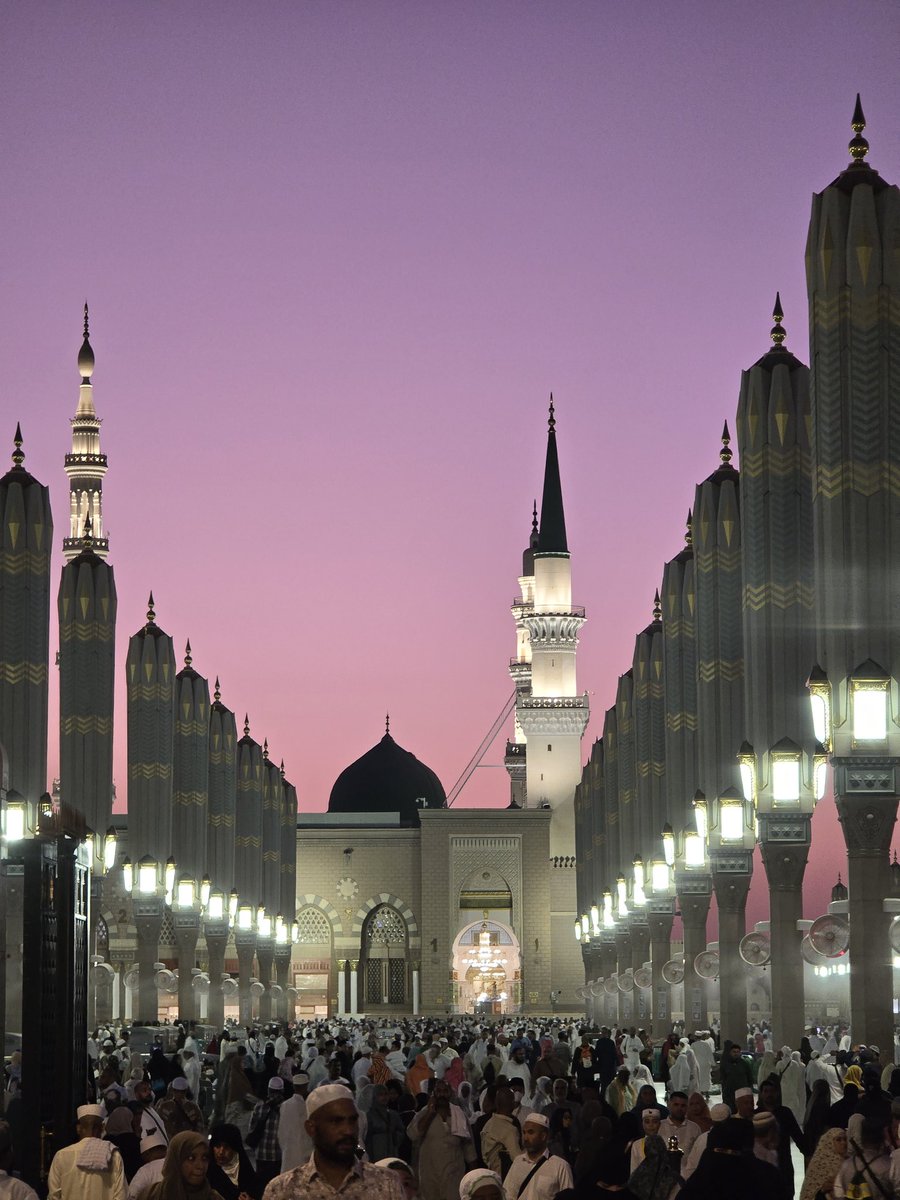 sukkaryeater's tweet photo. After Fajr 
#Madinah https://t.co/CqXTbBY3dS
