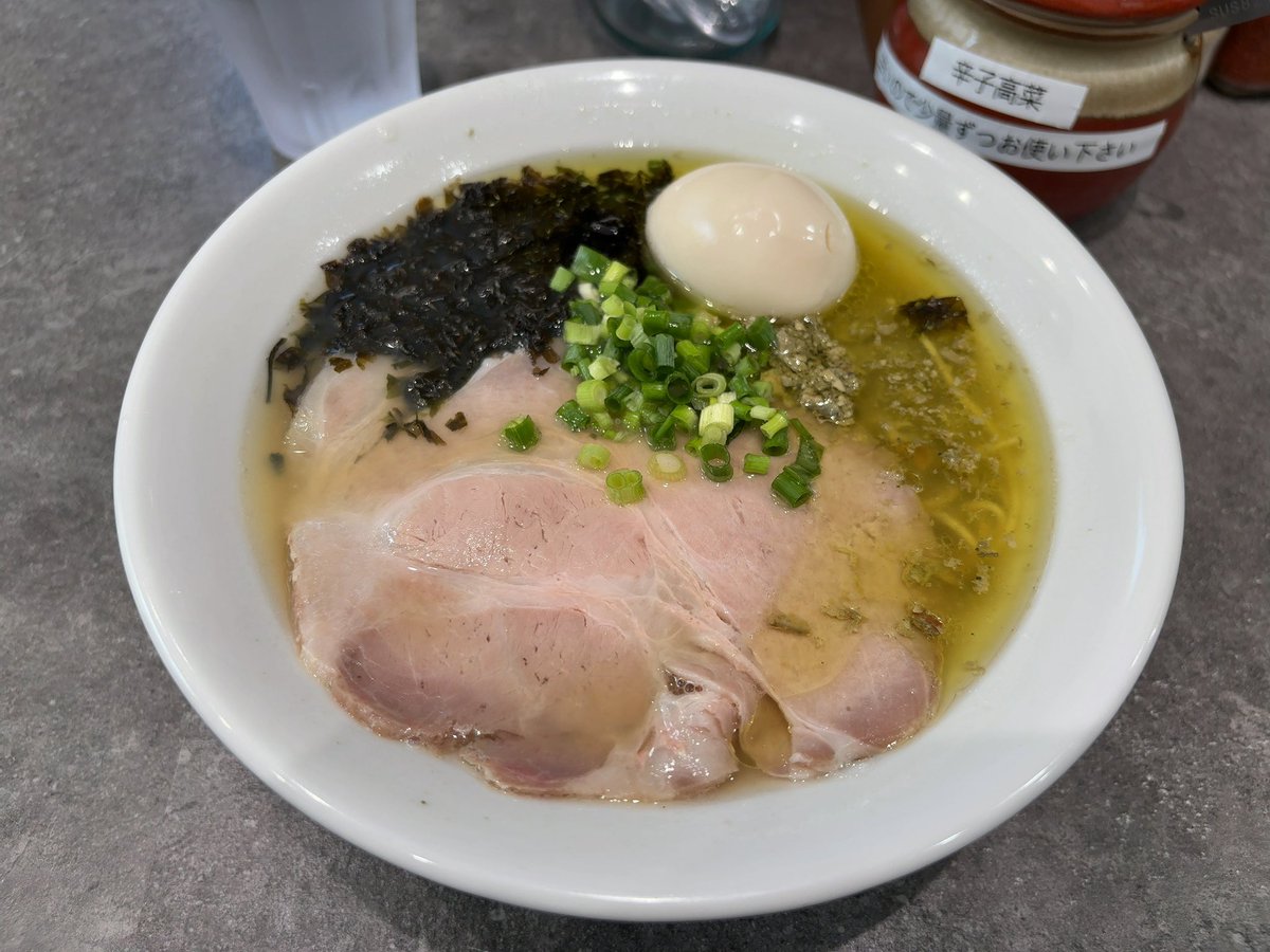 Roxas1007's tweet photo. 牡蠣塩ラーメンうめ～～～ https://t.co/9nAtBFjPO9