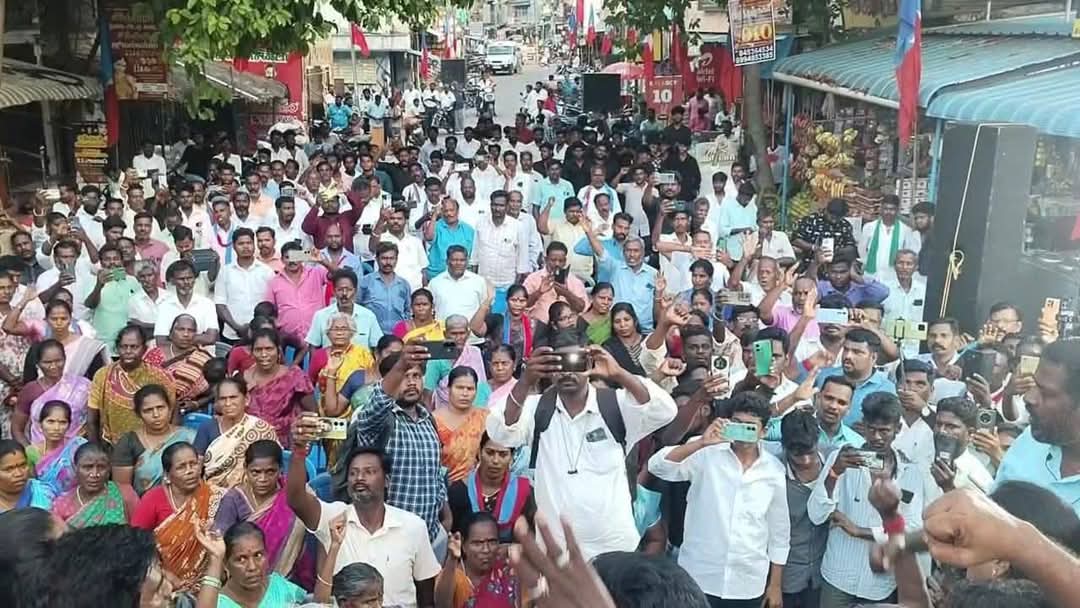 AdvocateVck's tweet photo. திண்டிவனம் நகராட்சி ஊழியர் முனியப்பன் சாதி அடிப்படையில் அவமானப்படுத்தப்பட்டதைக் கண்டித்து

திண்டிவனத்தில் நடைபெற்ற ஆர்ப்பாட்டத்தில்!...
@thirumaofficial 
@WriterRavikumar @velichamtvtamil @VCK_in @VanniKural @VoiceOfVCK https://t.co/379ks0oNR2