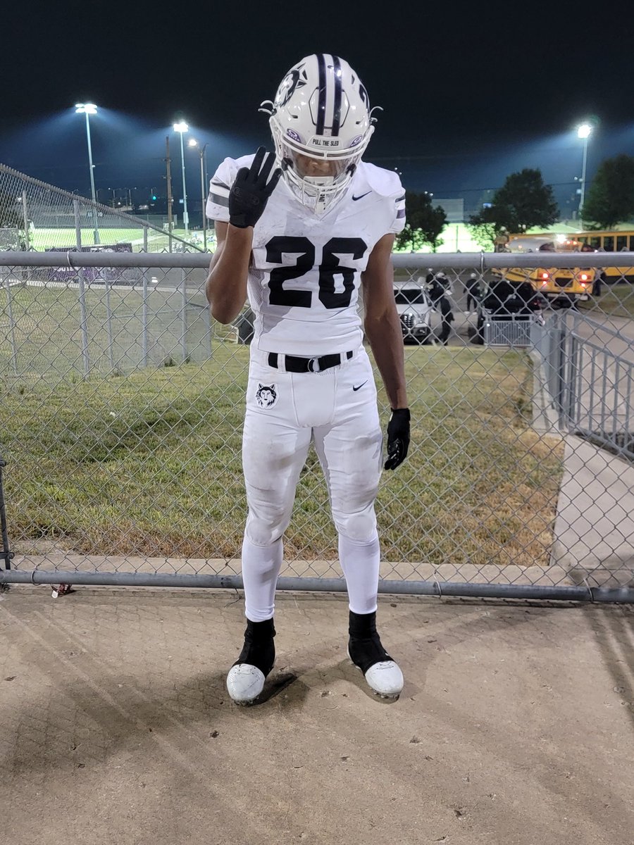 bowenslj5's tweet photo. Had 3 to the crib and I gotta shout out my line and really my whole team we cant do this without each other💯 #SHOWTIME #PULLtheSLED #GETBACKSZN

@BVNW_Football @CoachClintRider @PrepRedzone @247Sports @on3 @Rivals @jeremycrabtree @VerbalCommit_KC
@BernalPRZKs @STFFAKC @MarketAthletes
@Varsitycombine1
@KFlahertyKCSN @The_RyanWallace
@AllenTrieu @PrepsKC @CoachOMac @PreWarWesley