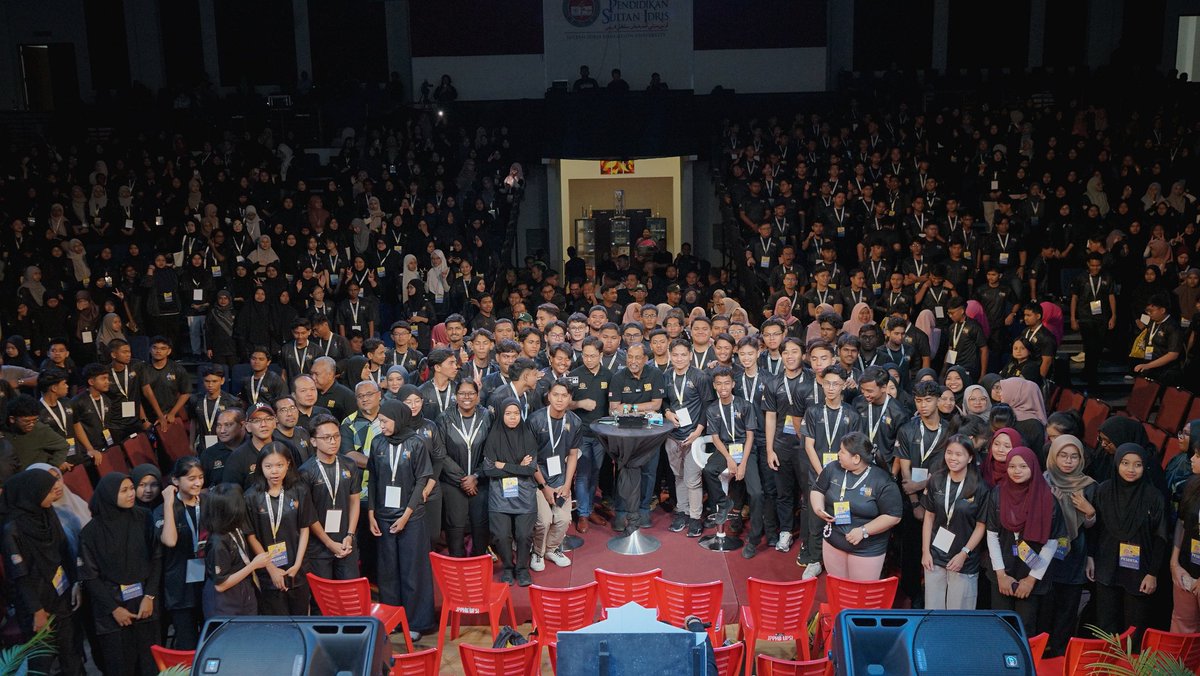 IN PERSON WITH DOC ZAM ‘ANAK PERAK’ DI UPSI, YB MENTERI KONGSI 5 TERAS PANDUAN UNTUK MAHASISWA

Baca lanjut di : facebook.com/share/p/1BSKbC…

<a href="/ZambryOfficial/">Zambry Abd Kadir</a> <a href="/MustaphaSakmud_/">MustaphaSakmud</a> 

#RancakkanMADANI
#MADANIbekerja
#MalaysiaMADANI