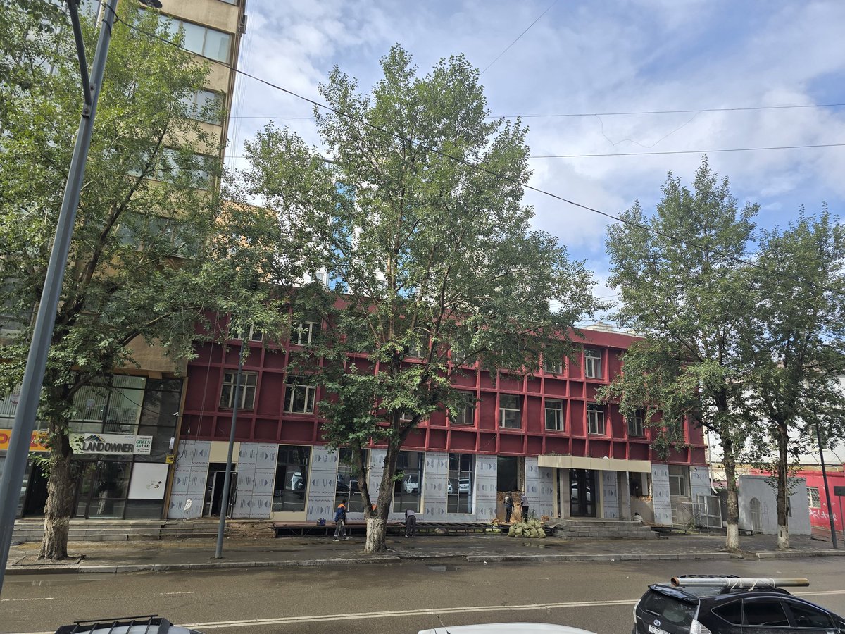 <a href="/manduuln/">Manduul Nyamandeleg</a> энэ хуучин зохиолчдын эвлэлийн байр бсн билүү? Жаахан ногоон байгууламжыг нь дараа террас маягийн юм хийж бх юм. Зөвшөөрөл өгсөн үү?