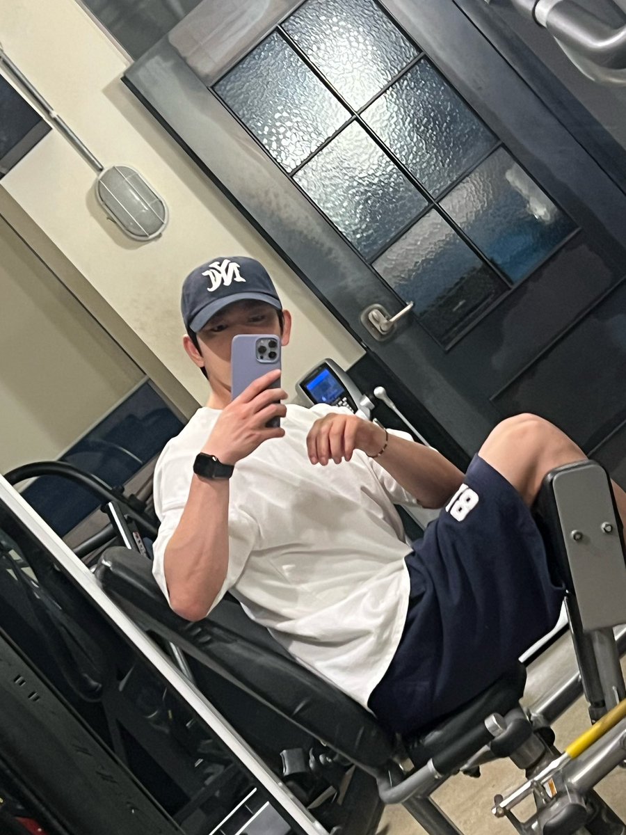 Rhygoad's tweet image. Before filming.