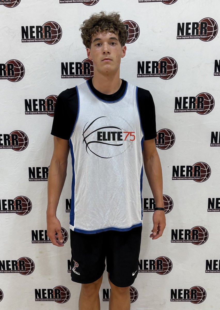 EliasB_hoops's tweet photo. Great night at Dana Barros for the first of two Frosh/Soph events this weekend

The competition was great with many high caliber players going at it with a ton of prep and college coaches watching 🚀

👀 Here are 6 players that caught my eye throughout the night: 

Adriel Cantave 📸
Xavier McCall
Derek Swartz 📸
Jayden Gibson 📸
Kamari Day 
Camden Hill 📸

@NERRHoops