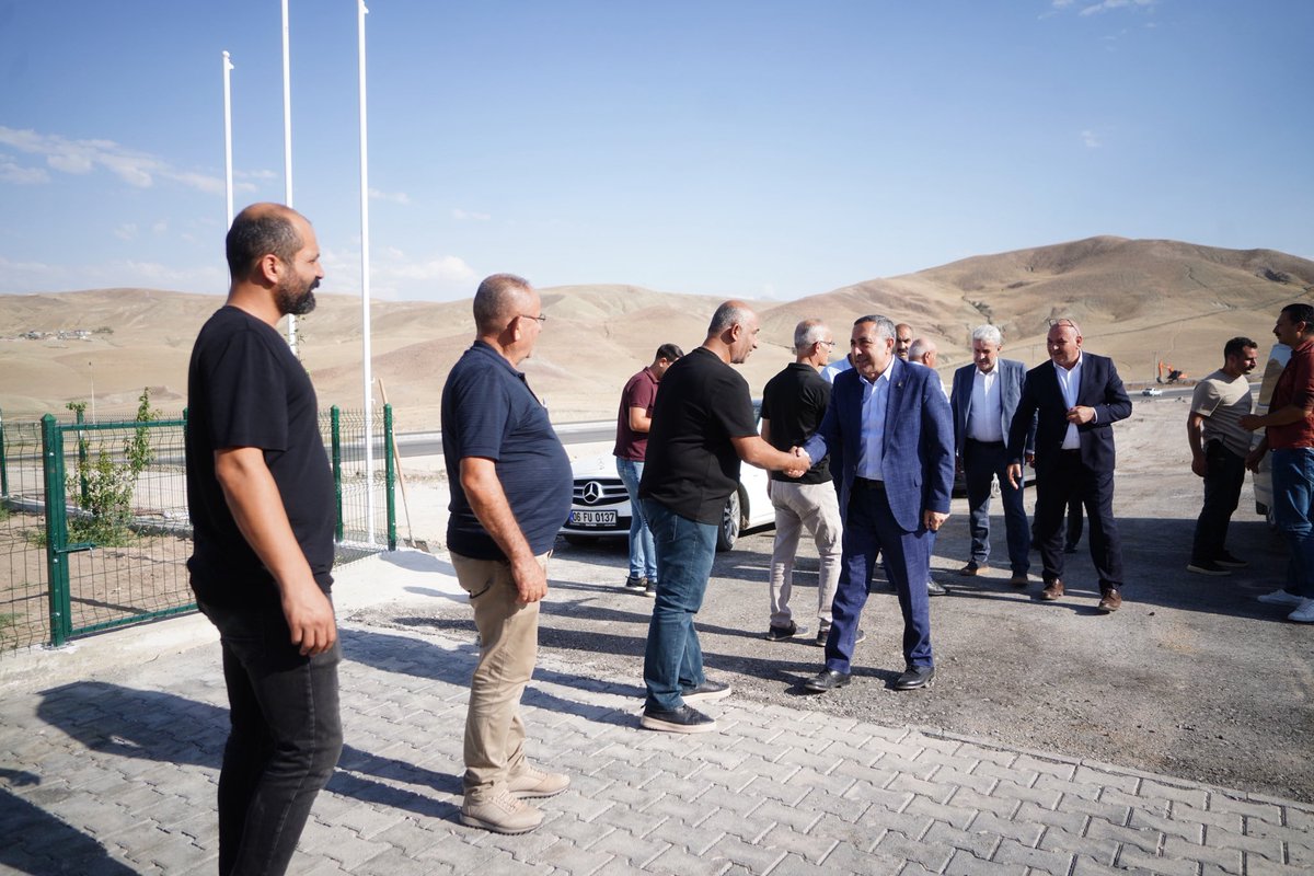 📍 Vangölü Orta Ölçekli Karma Sanayi Sitesi Yapı Kooperatifi Başkanlığını ziyaret ettik.

Ziyaretimize İl Başkanımız Abdulahat Arvas, Tuşba İlçe Başkanımız Ümit Kanan, il yönetimimiz ve Tuşba teşkilatımız ile birlikte katıldık.

🔹 Kooperatif başkanımız ve esnaflarımızla bir