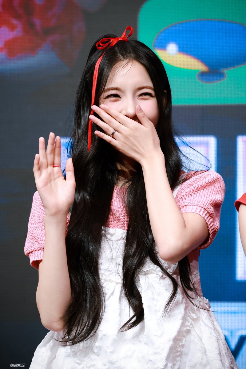 foryu_07's tweet photo. 250822 #유하 #YUHA

하츄 보면 행복해 🎀🍎

#Hearts2Hearts #H2H  #하츠투하츠 #하투하 #유하람 https://t.co/Xs409rwJEk