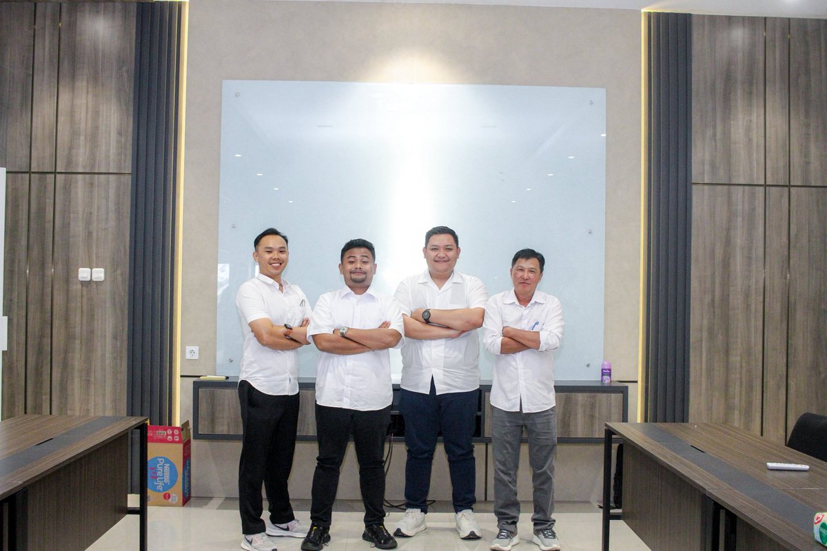 ambon_JS's tweet image. borneo! gapernah bercanda soal teritory! ini bukan sebuah perpisahan, tapi ucapan sampai jumpa di titik puncak!

kemana kah petualangan ini berlanjut?🤔